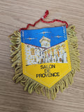 Fanion rétro Salon de Provence brodé jaune bleu déco vintage football
