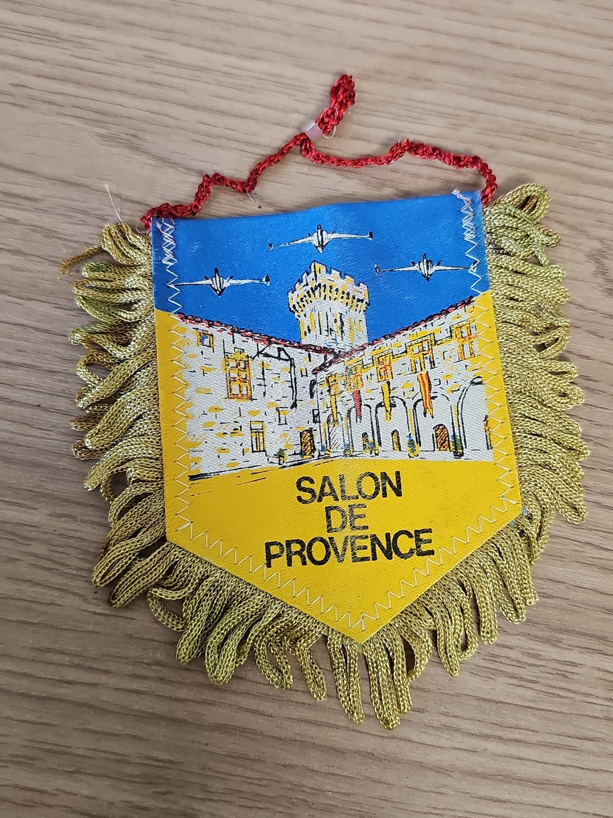 Fanion rétro Salon de Provence brodé jaune bleu déco vintage football
