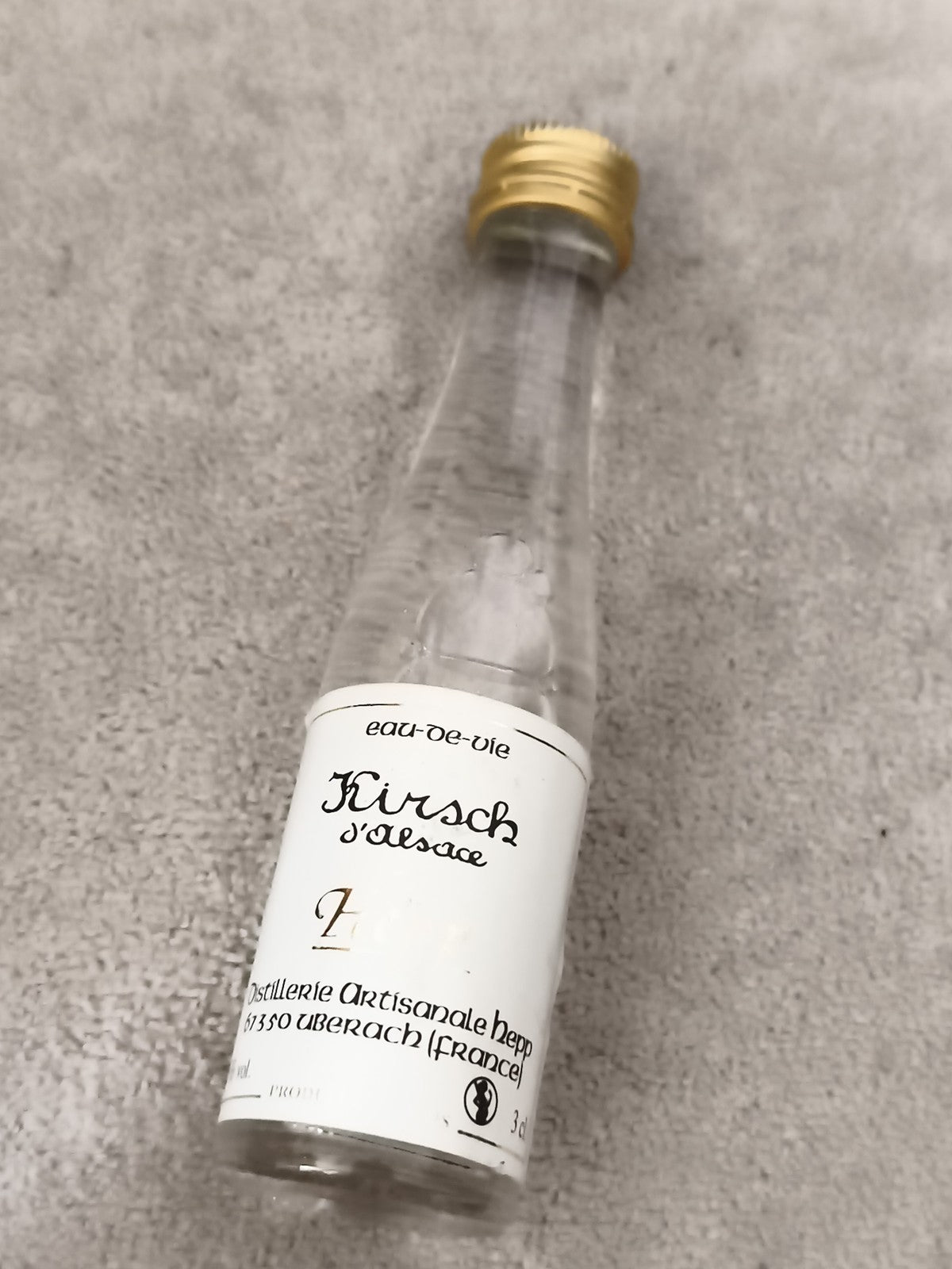 Miniature Kirsch d’Alsace Hepp eau-de-vie bouteille partielle capsule dorée