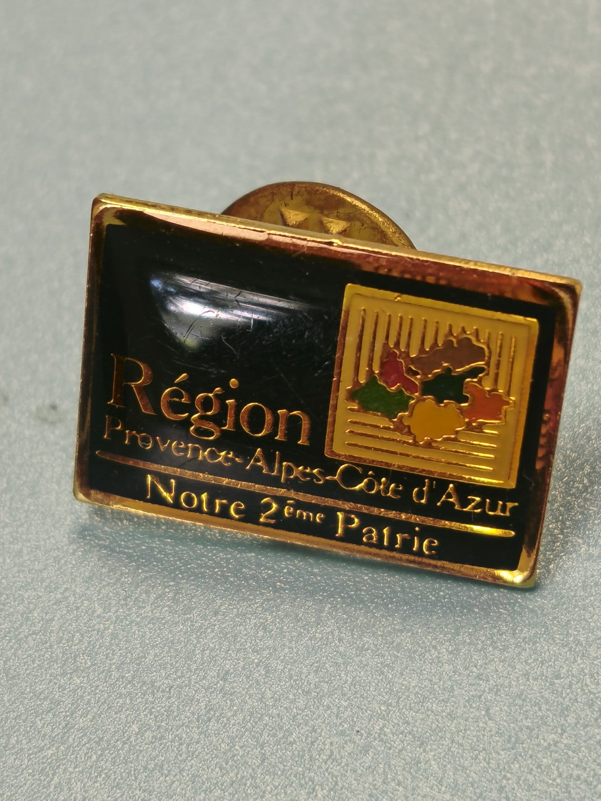 Vintage pin's Région PACA Provence Alpes Côte d'Azur, doré, collection (Ref 12)