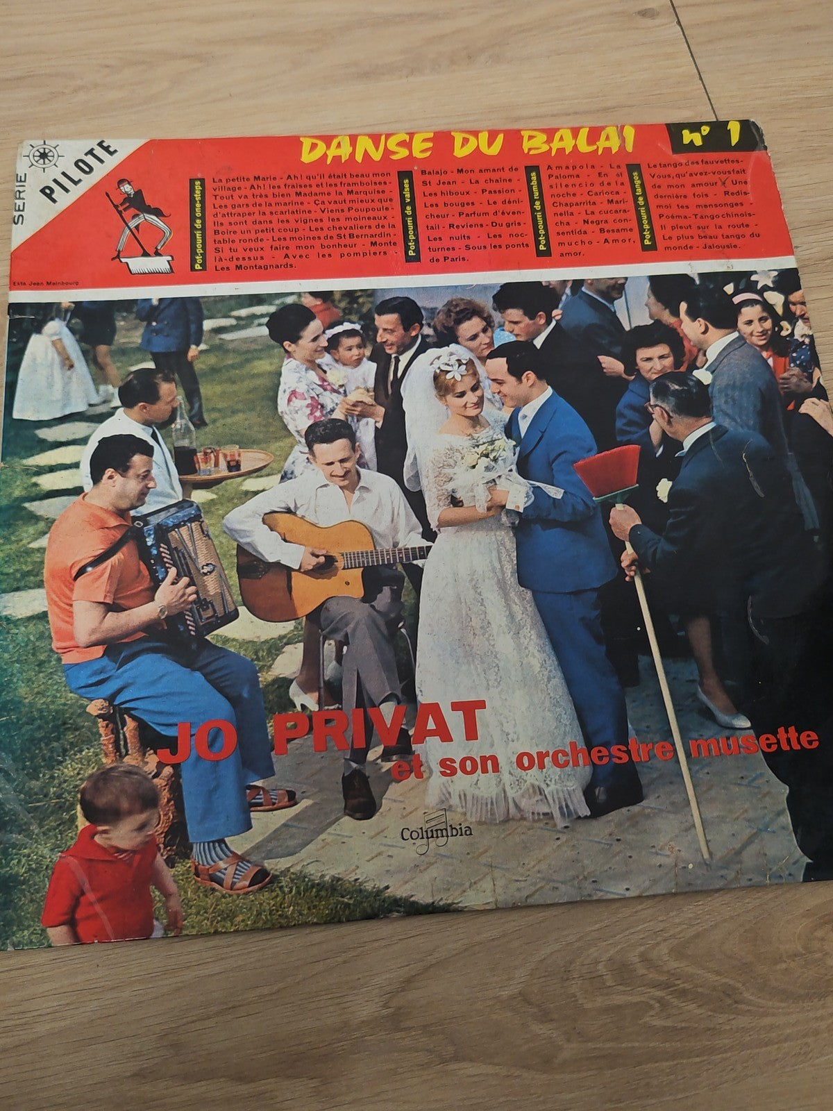 Vinyle 33T rétro Danse du Balai disque ancien musique de bal collection vintage