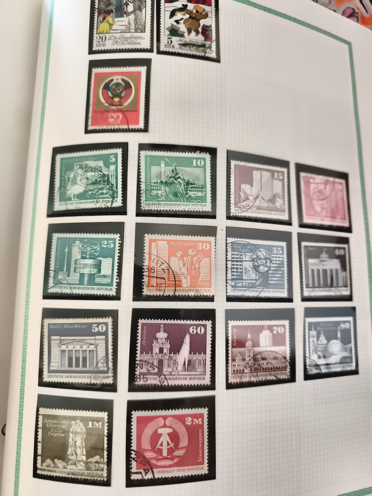 Timbres DDR Allemagne Est oblitérés monuments architecture lot philatélie