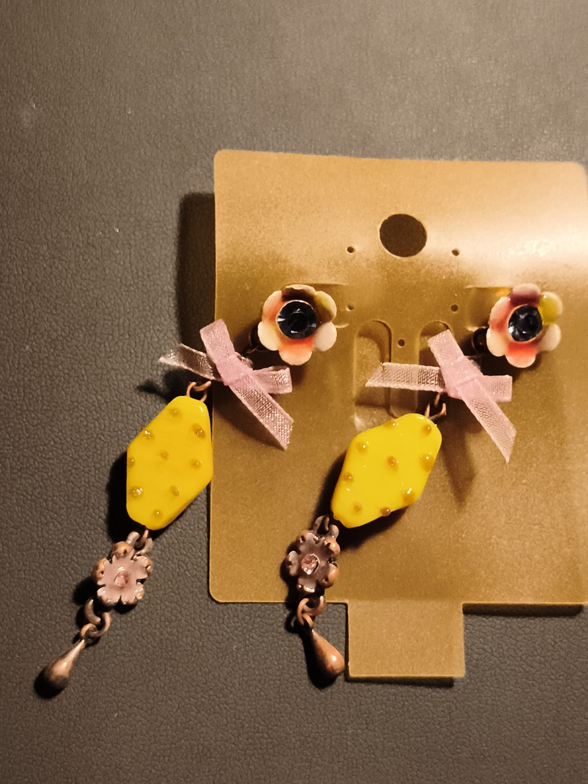 Boucles d’oreilles vintage pendantes fleurs ruban rose jaune deadstock fantaisie