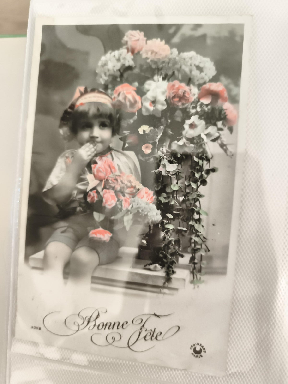 Carte postale ancienne Bonne Fête fillette fleurs colorisées CPA vintage