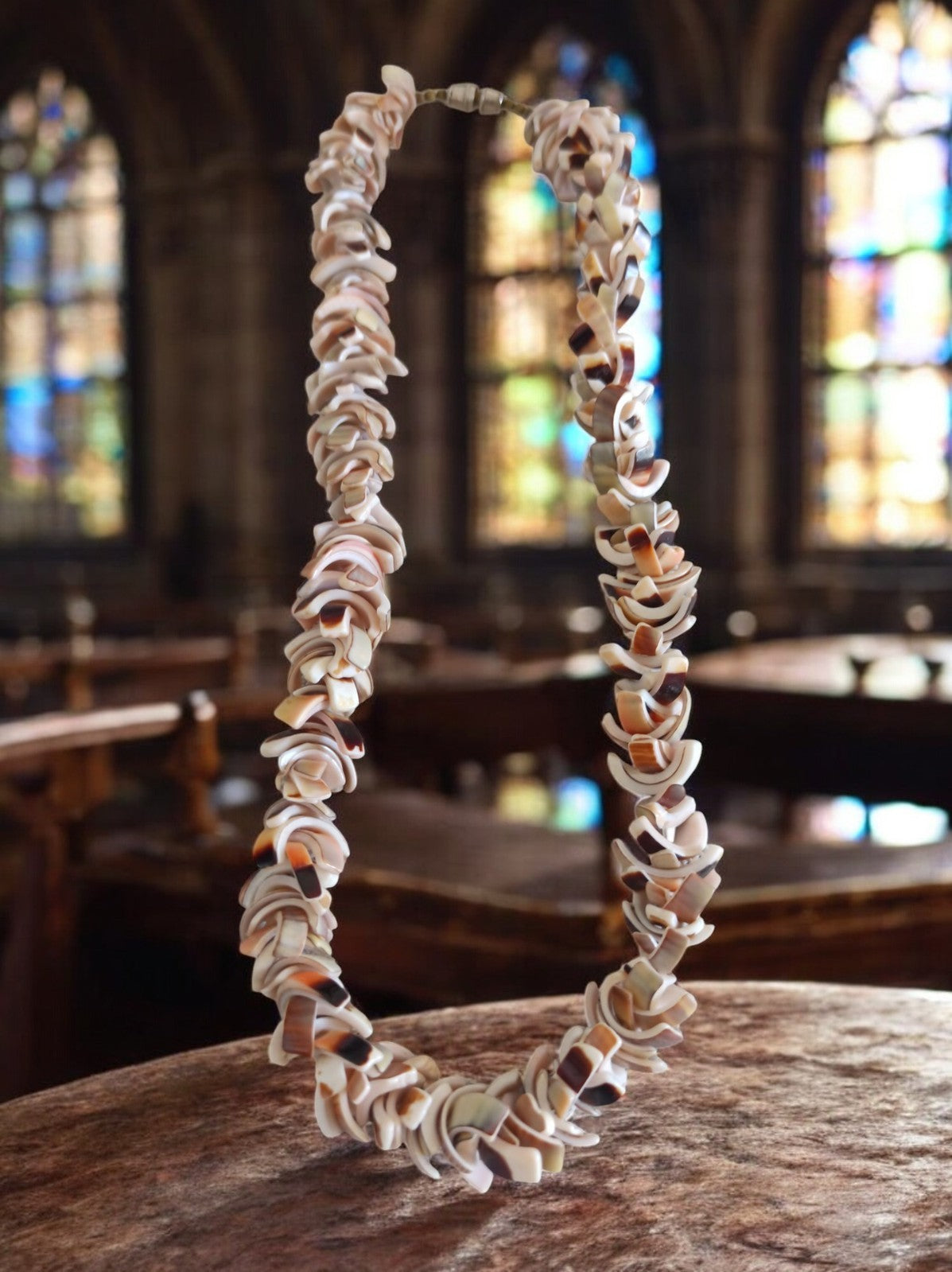 Collier vintage en coquillages naturels, bijou bohème, tons crème et marron