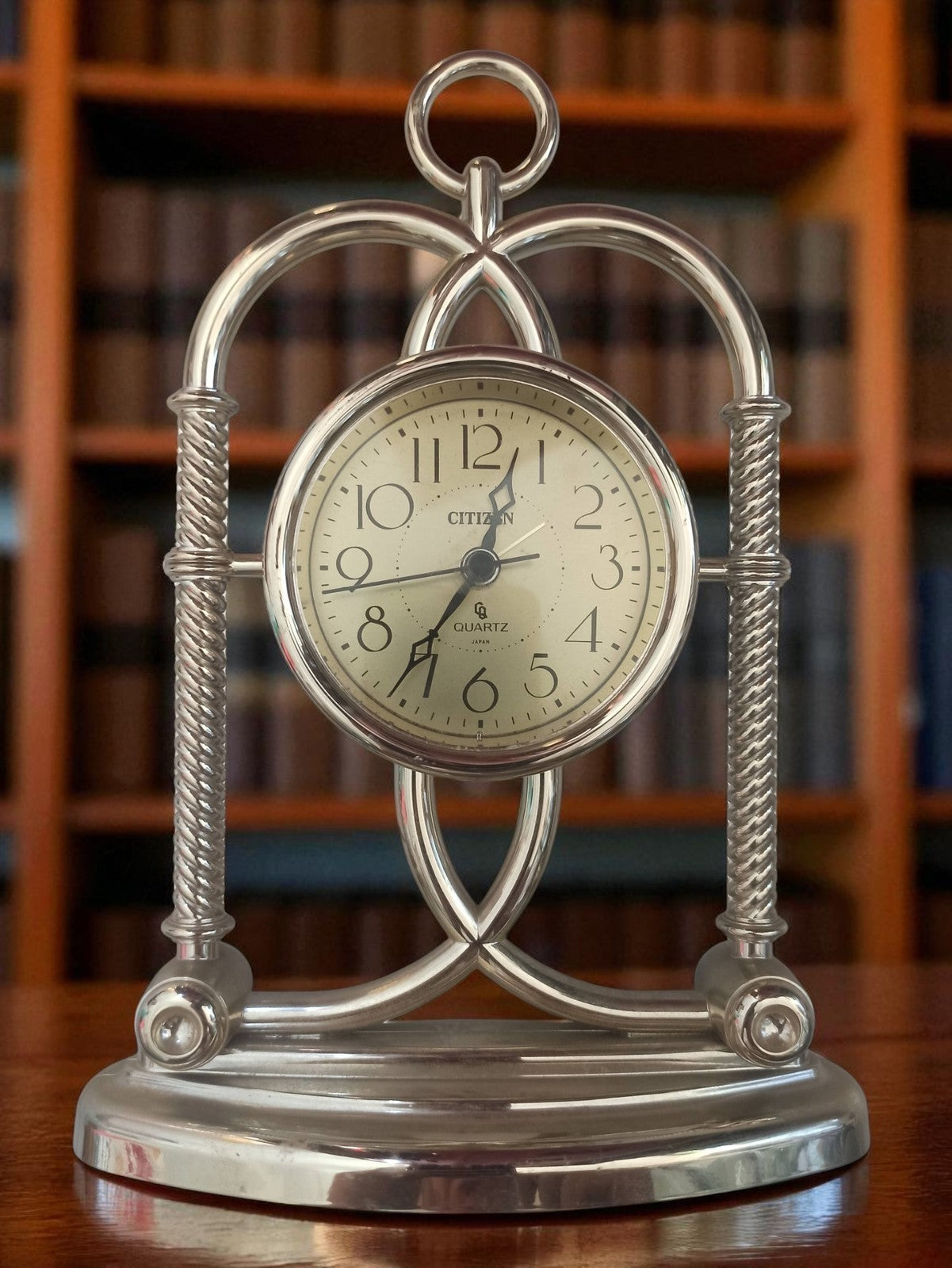 Horloge de table Citizen vintage quartz style rétro métal argenté déco
