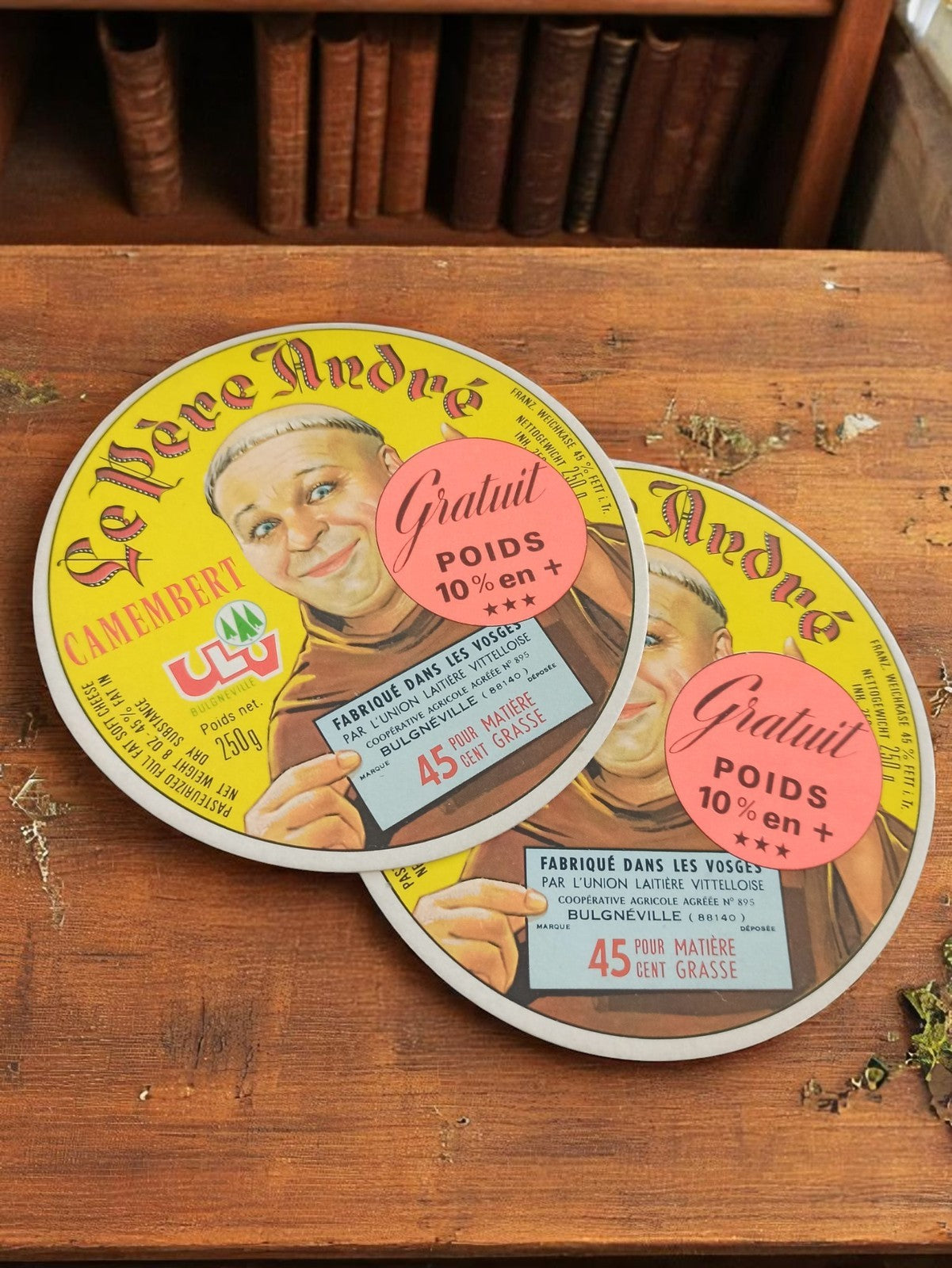 Lot 2 étiquettes camembert Le Père André vintage publicitaire années 60