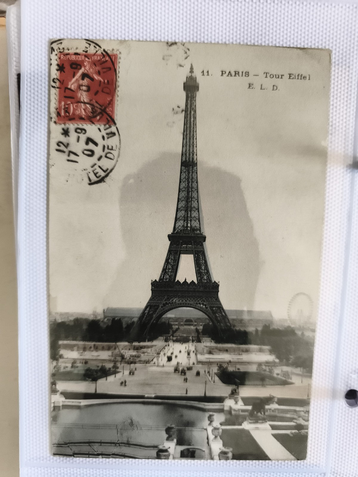 CPA Paris Tour Eiffel ELD carte postale ancienne affranchie timbre rouge