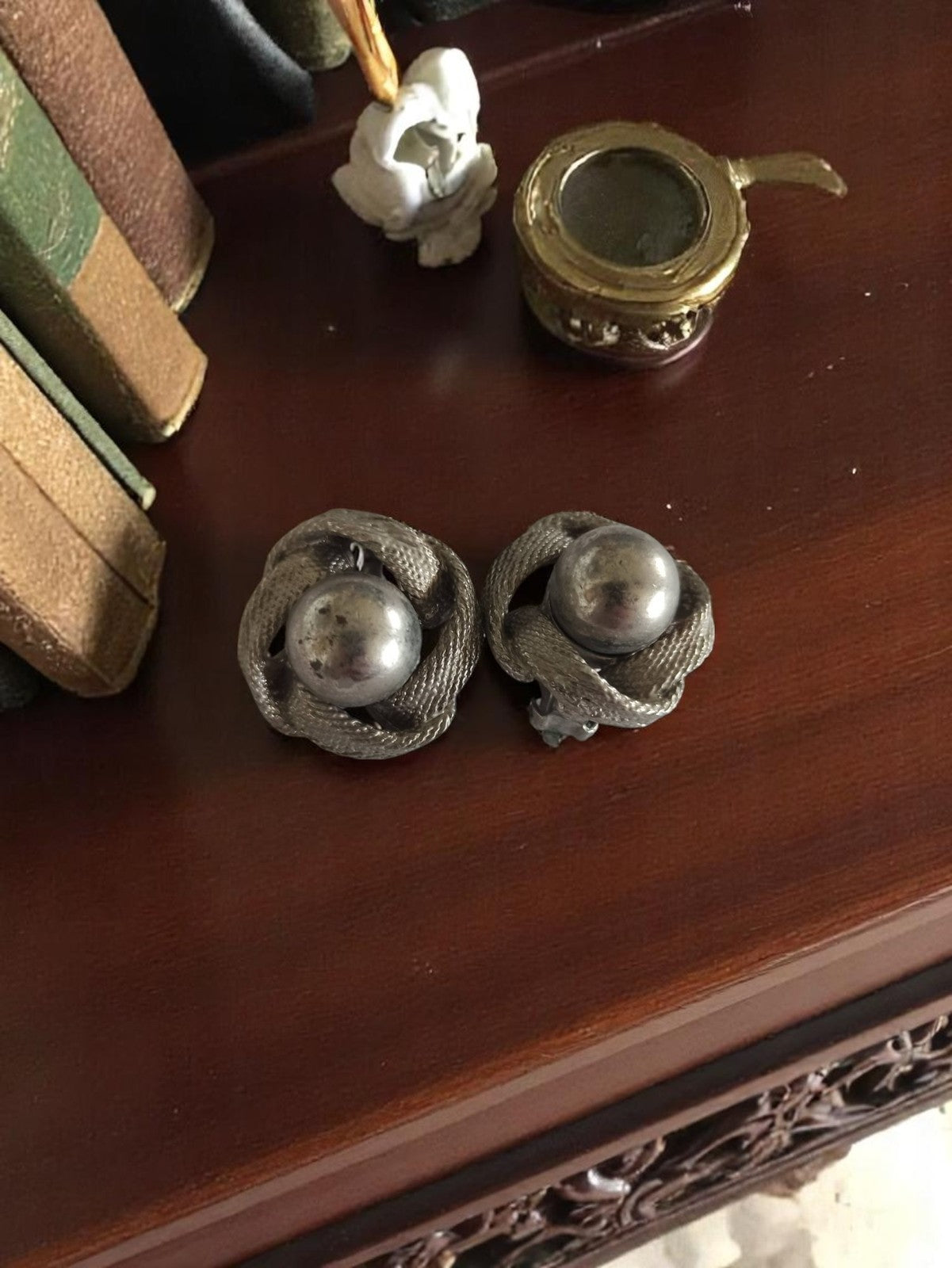Boucles d’oreilles vintage fantaisie, finition argentée, design tressé, parfait