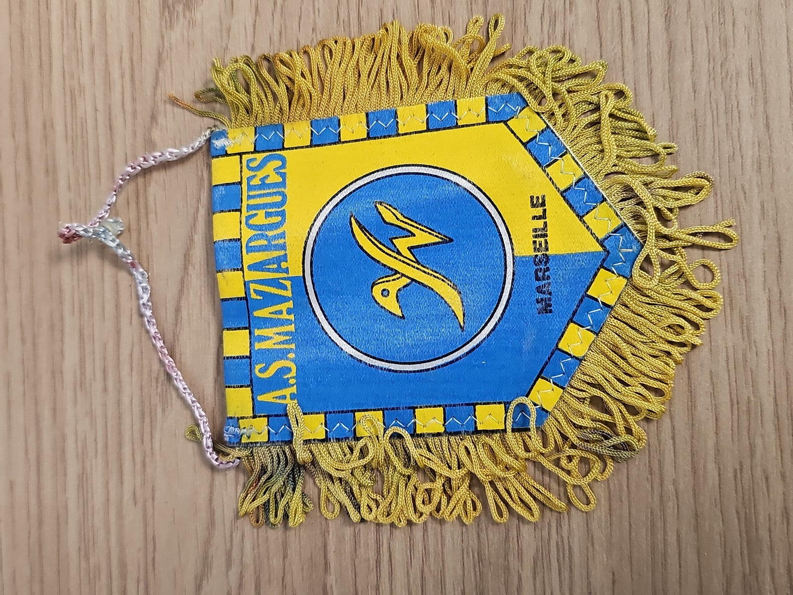 Fanion vintage ASM football rétro bleu jaune, ancien club, objet déco rare
