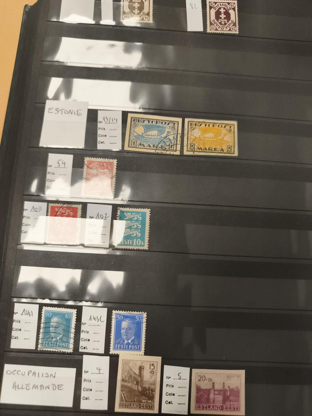 Lot timbres Estonie anciens, Eesti Post, occupation allemande, motifs variés