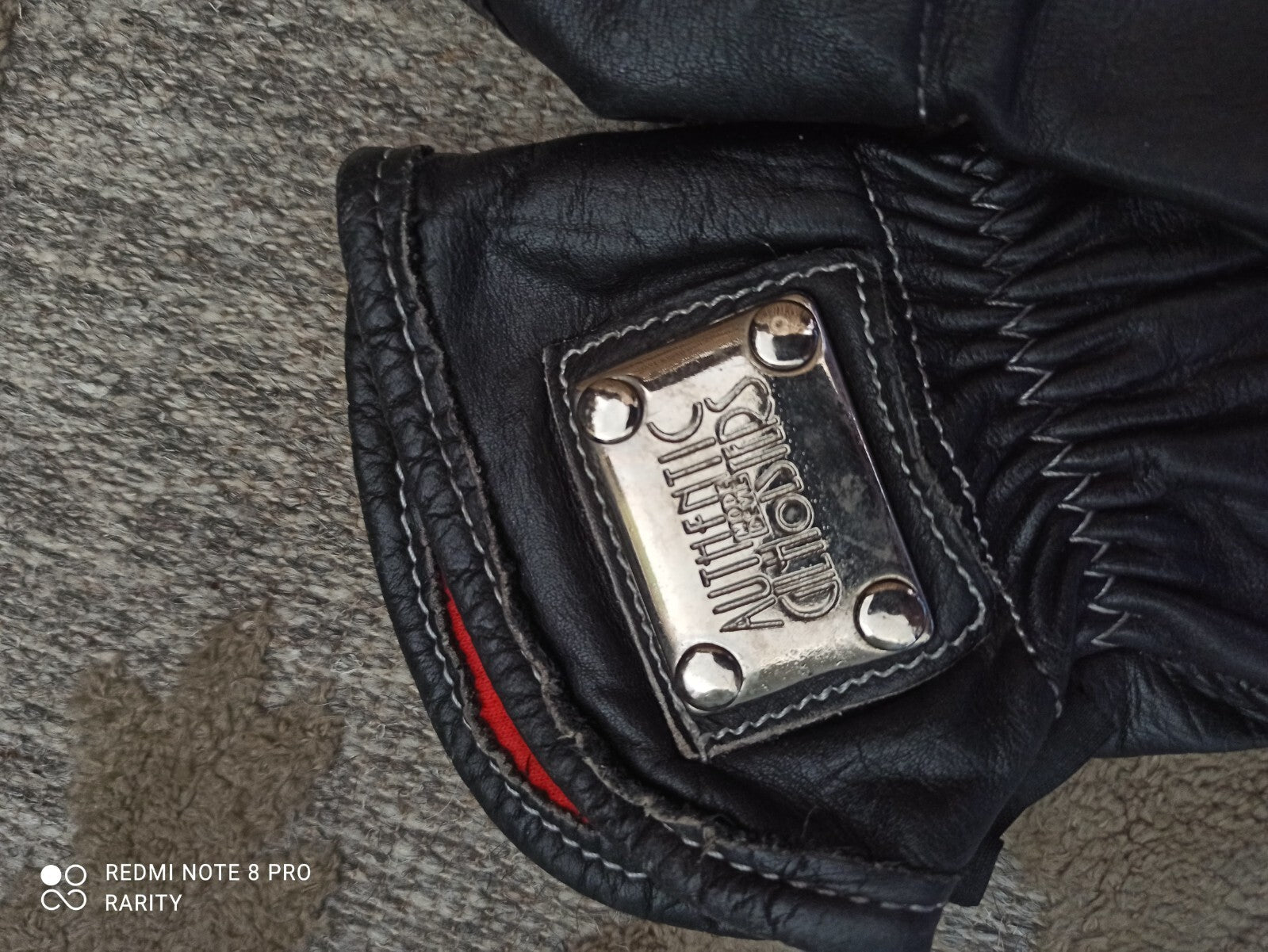 Gants femme cuir noir Authentics All Roosters plaque métal style motard