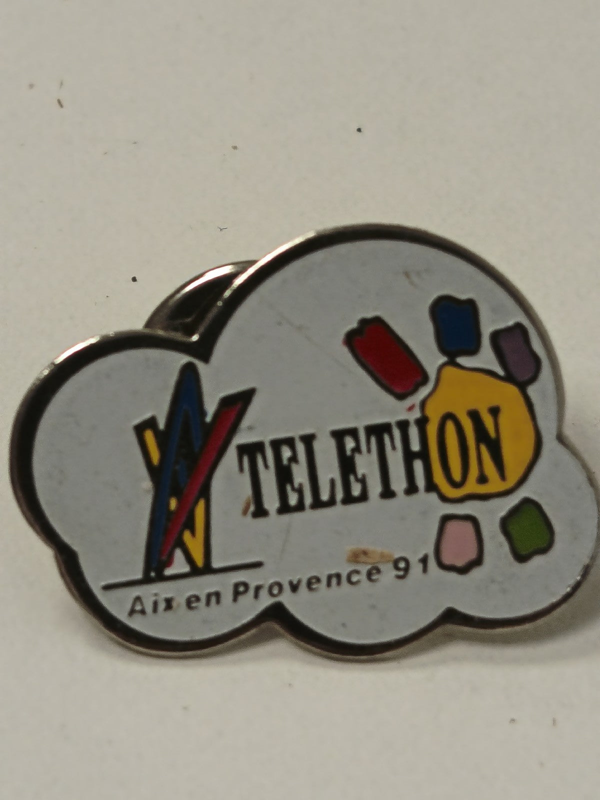 Pin's ancien Téléthon vintage rétro, badge collection France, objet publicitaire