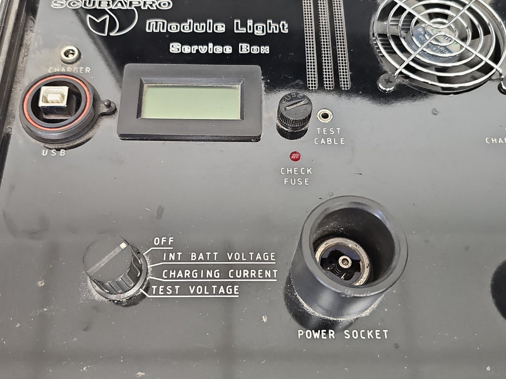 Boîtier Scubapro Module Light Service Box vintage test USB chargeur