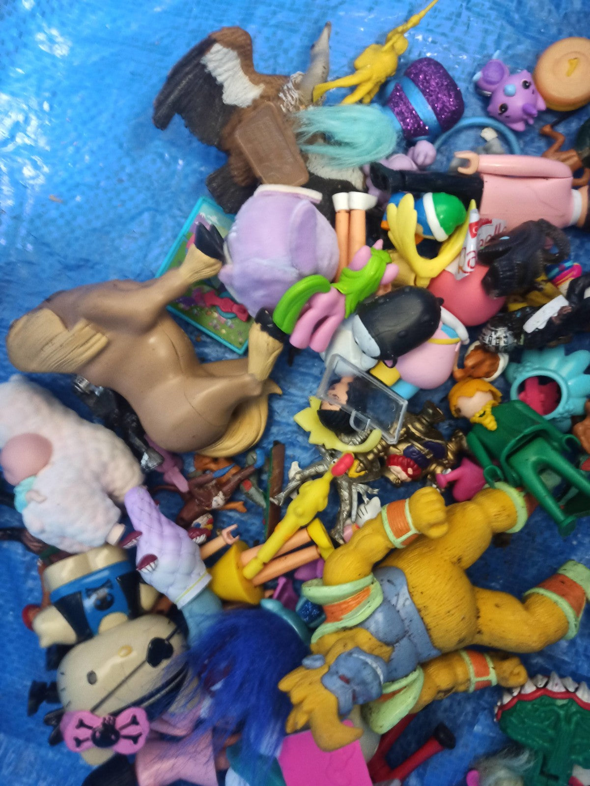 Lot figurines rétro vintage divers, jouets anciens en vrac collection occasion