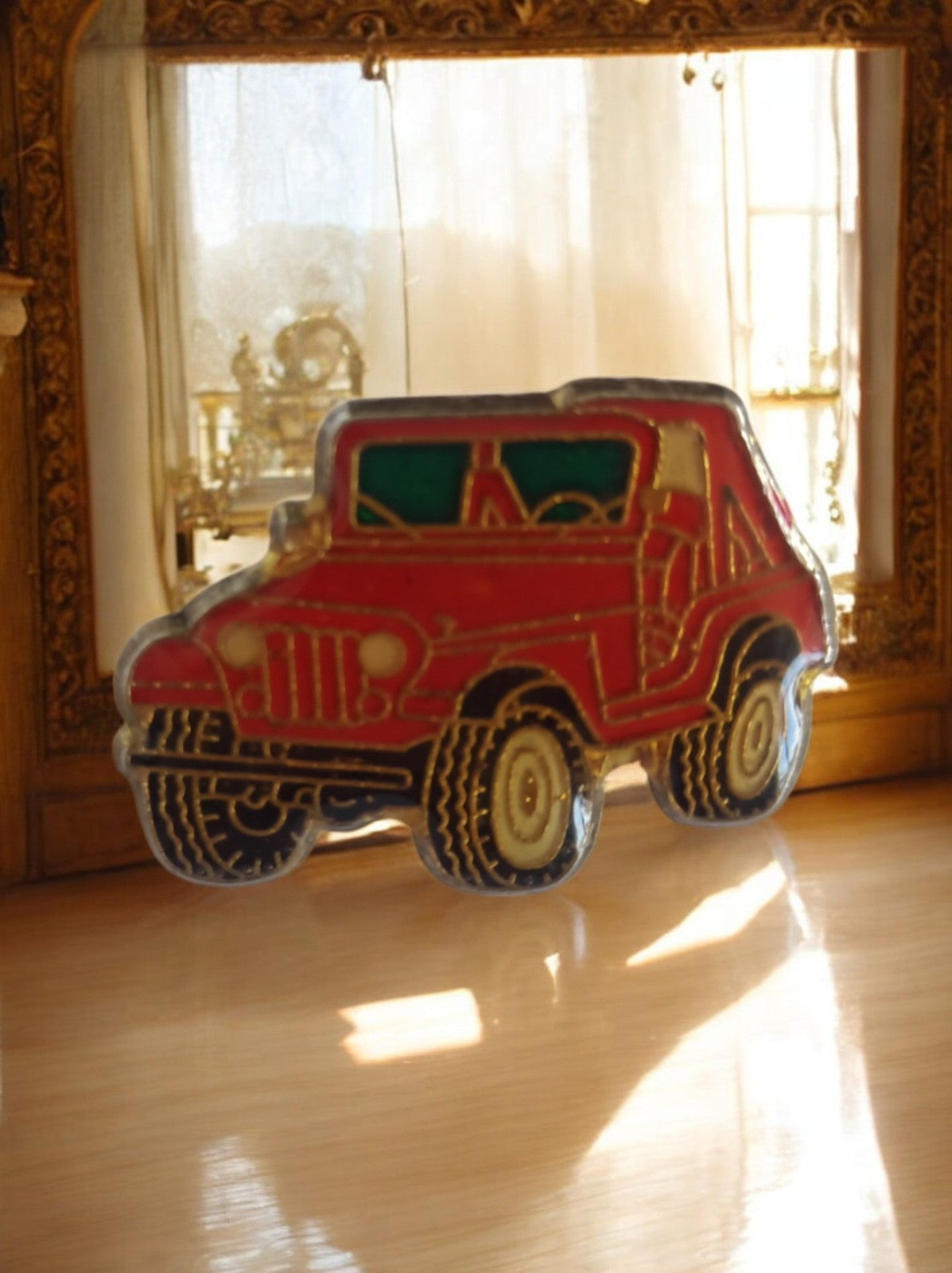 Pin's vintage 4x4 rouge rétro – Accessoire véhicule stylisé années 80