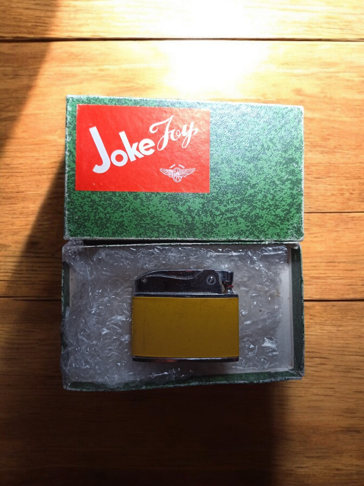 Briquet Joke Joy vintage jaune, style XXe, avec boîte, look Orion