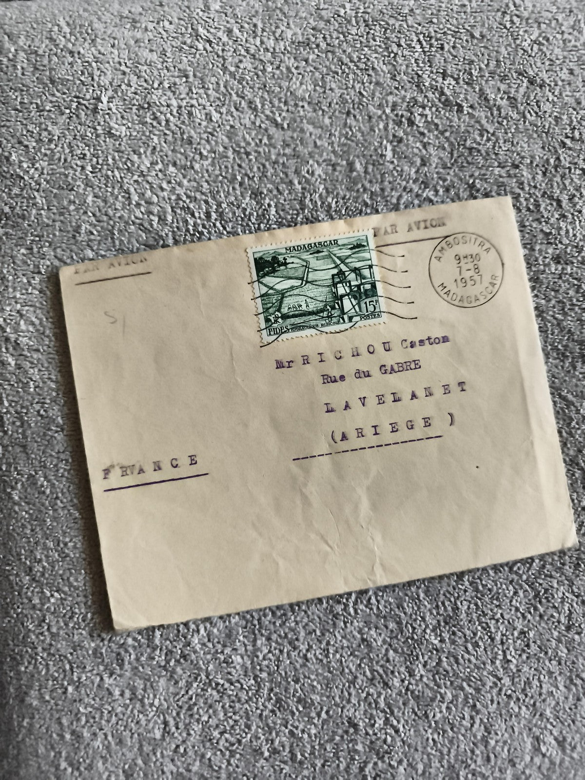 Lettre affranchie Madagascar 1957 timbre 15f avion cachet Ambositra France