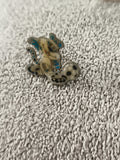 Pin's vintage mascotte foot félin bleu jaune, badge émaillé sport (Ref 6)