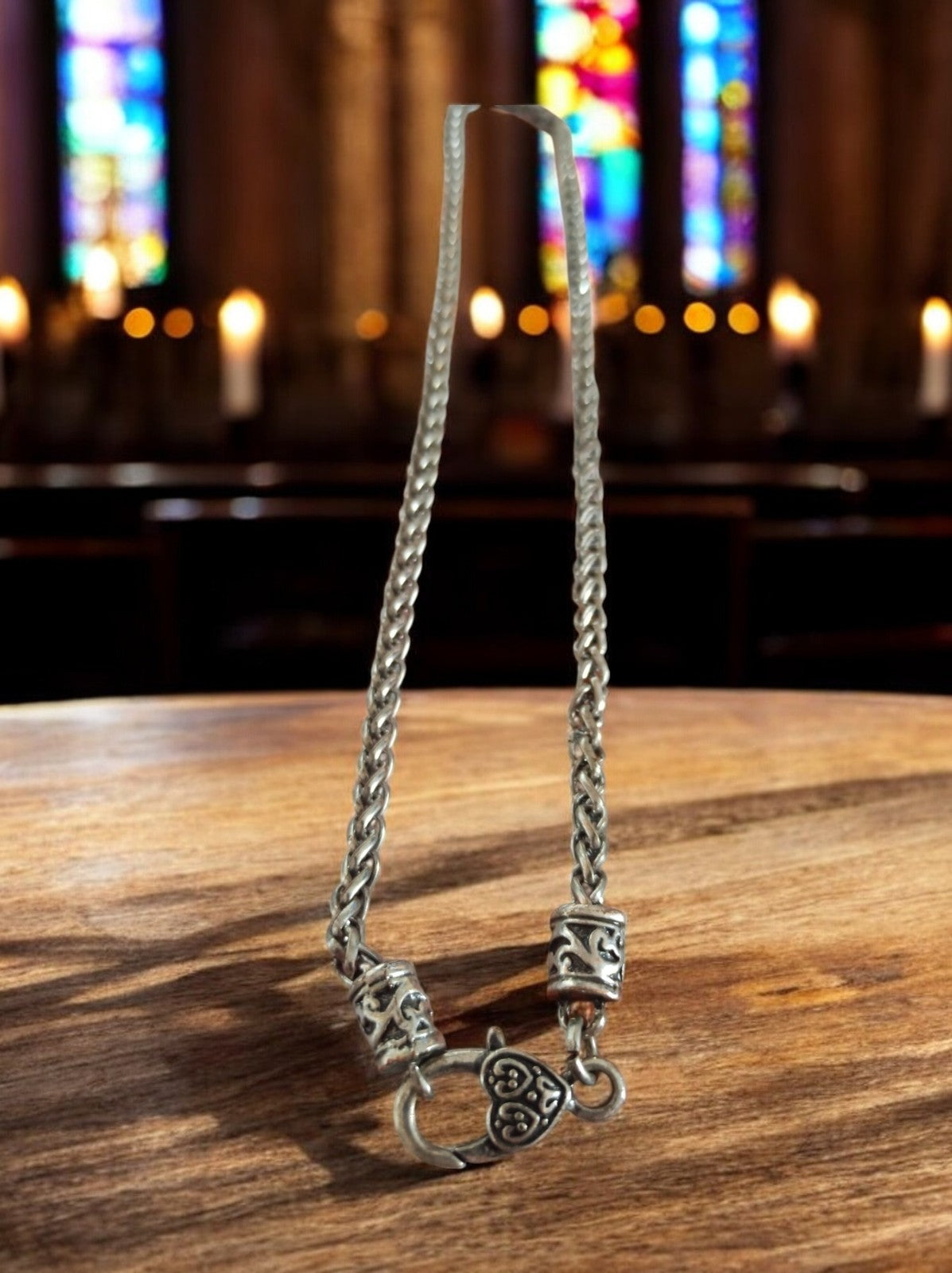 Collier vintage fantaisie en métal tressé, fermoir cœur, style rétro