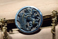 Bouton décoratif français lion héraldique, finition métallique, motif blason