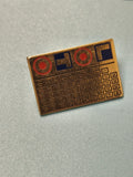 Vintage pin's loto rectangulaire ancien, motif grille numérotée, bleu et rouge