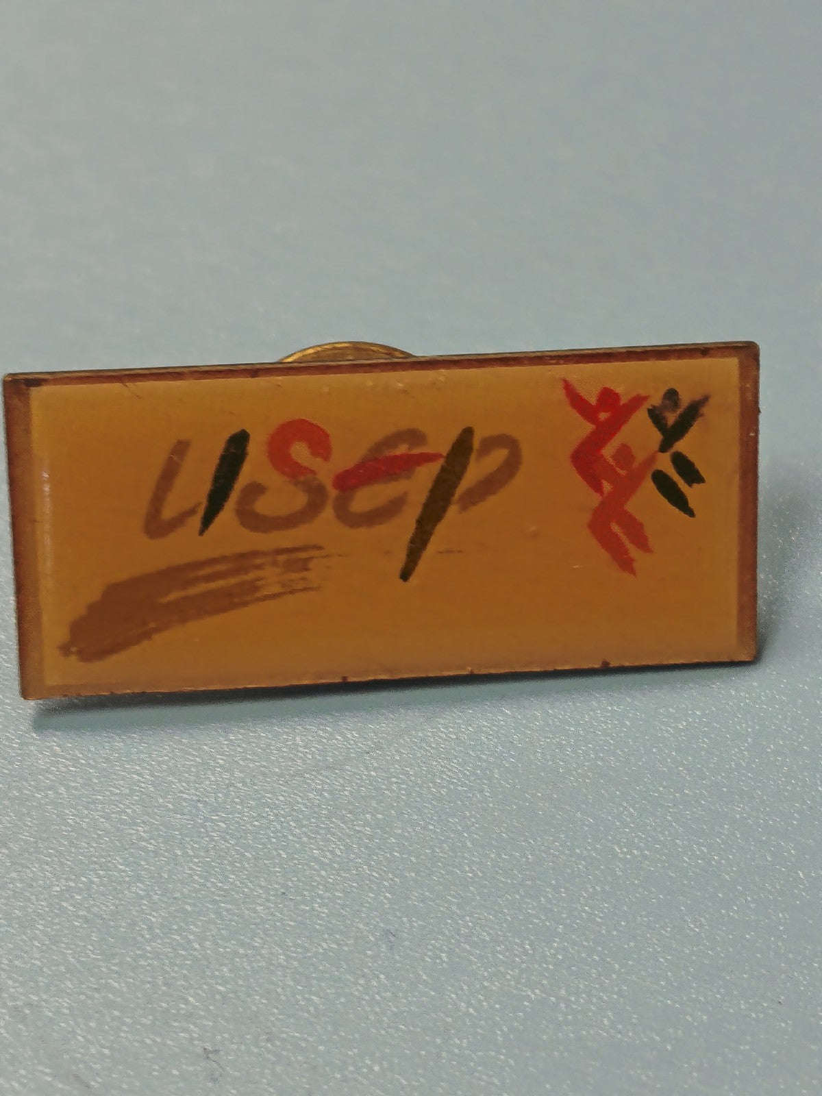 Pin's vintage USEP rectangulaire jaune ancien sport scolaire collection