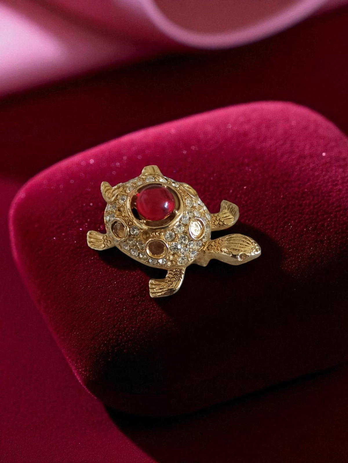 Broche tortue vintage plaquée or strass cabochon rouge rétro élégant