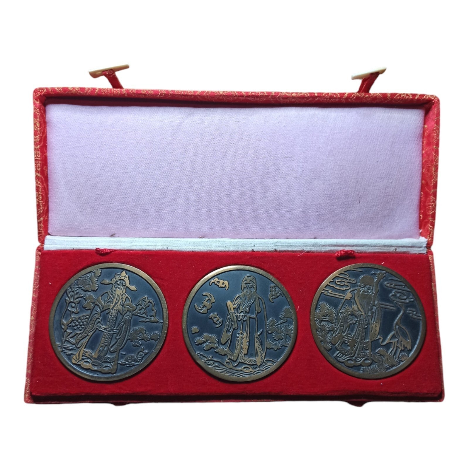 Lot 3 médailles chinoises divinités célestes coffret rouge décor gravé