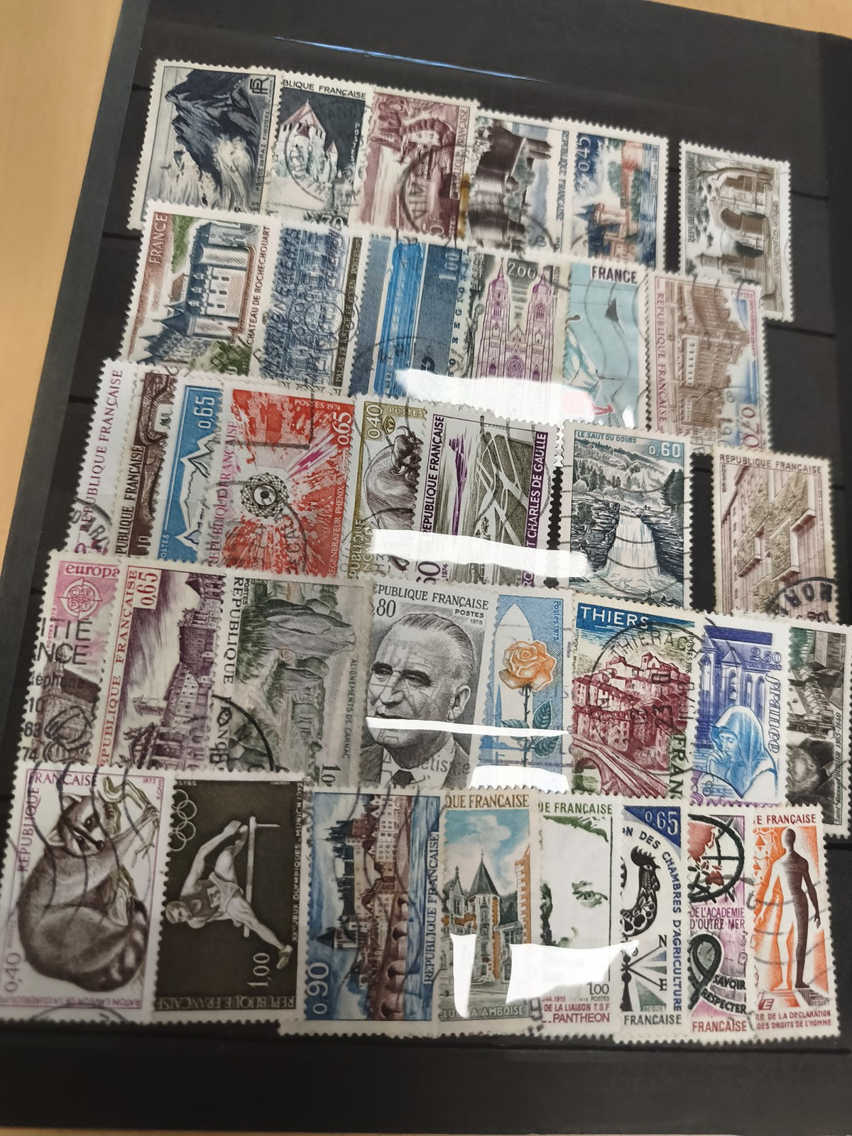 Lot timbres France oblitérés thématiques monuments personnages