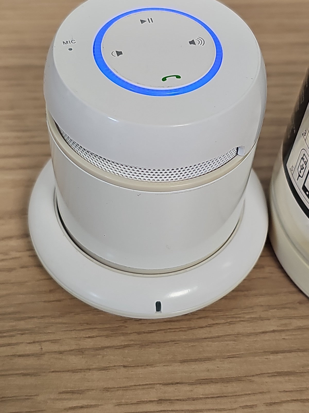 Enceinte Bluetooth portable Poss BTS50 haut-parleur blanc design compact