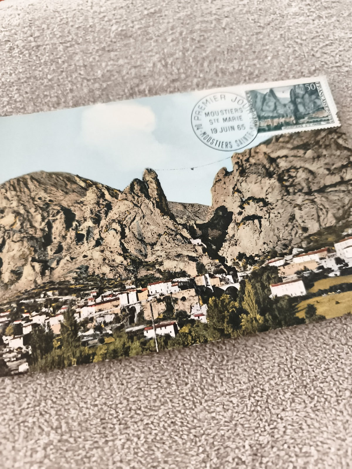 Carte postale Premier Jour 1965 Moustiers-Sainte-Marie timbre 0,50 ancien philat