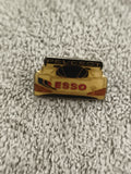 Pin's Peugeot Esso vintage voiture sport doré ancien badge auto (Ref 1)