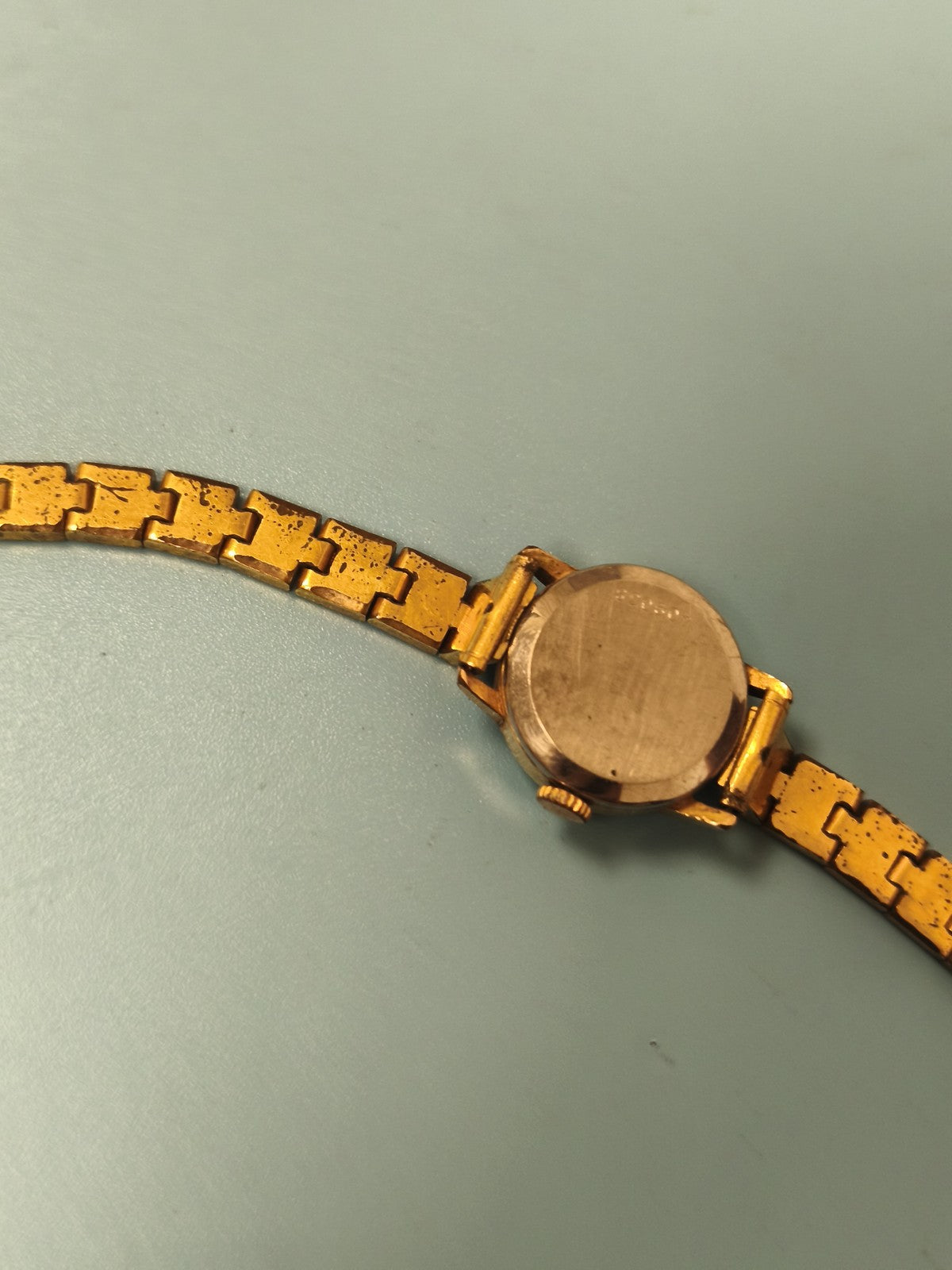 Montre femme vintage plaquée or Ancienne, montre-bracelet rétro collection