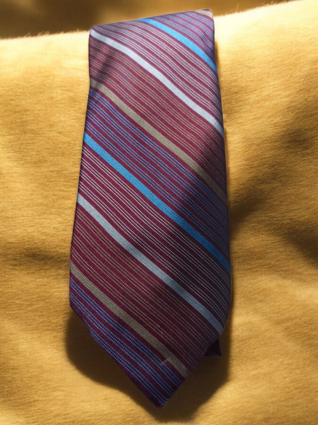 Cravate vintage en soie rayée bordeaux bleu Soie élégante homme rétro