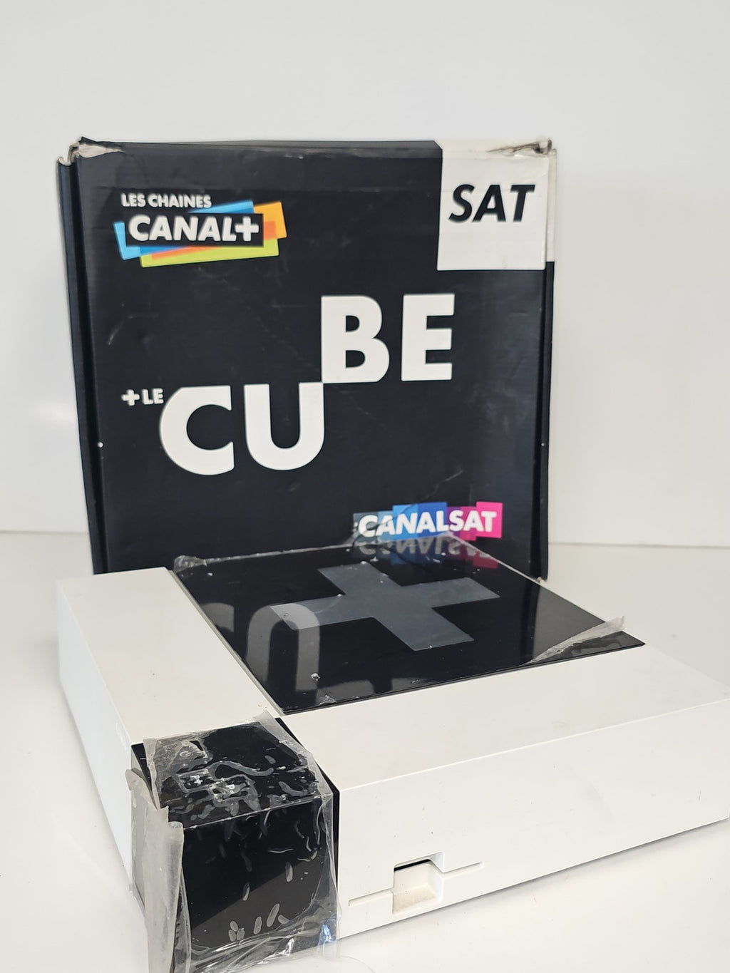 Décodeur Canal+ Le Cube CanalSat d'occasion, récepteur TV satellite, télécommand