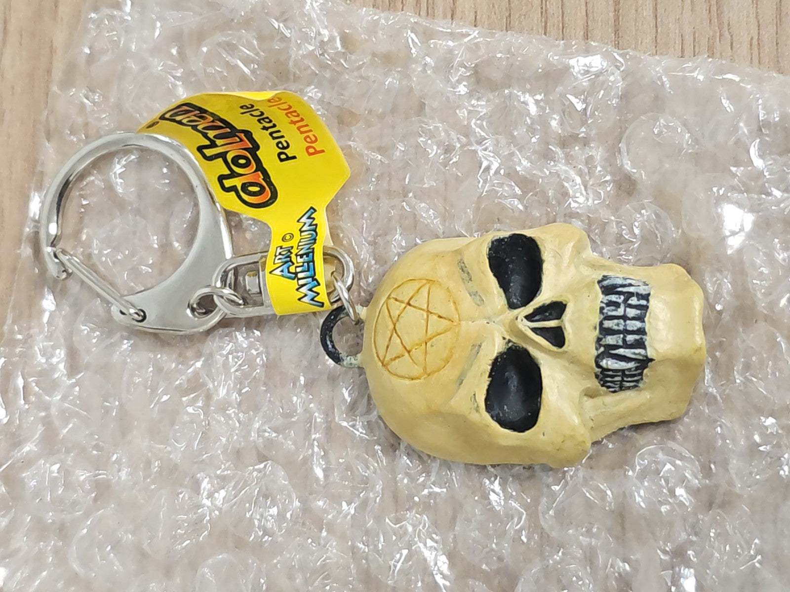 Porte-clés Dolmen tête de mort crâne original accessoire porte-clef déco