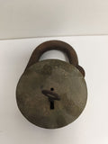 Ancien cadenas rond à clé, finition patinée, gros cadenas vintage