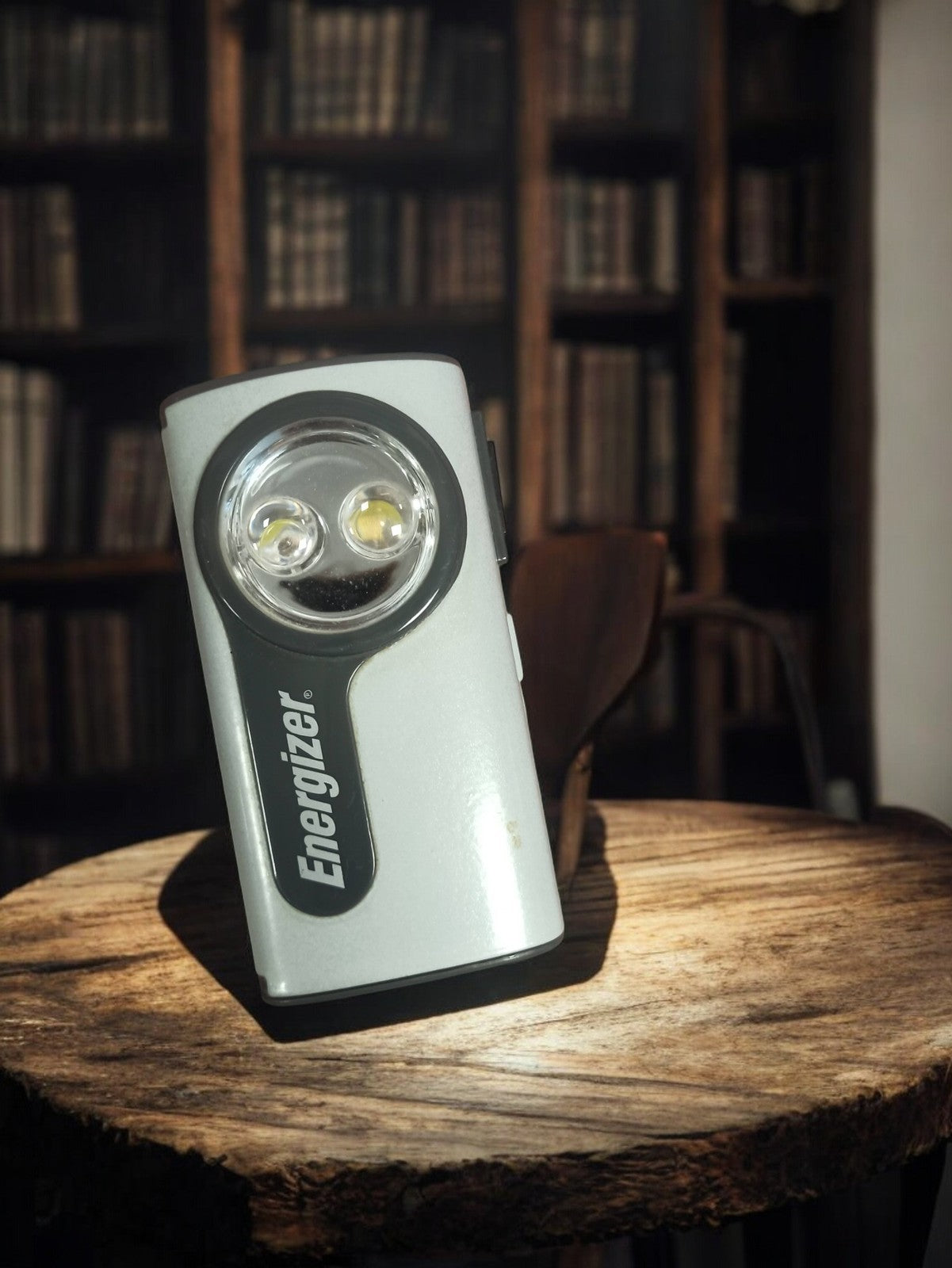 Lampe de poche Energizer vintage rétro, éclairage portable ancien, gris