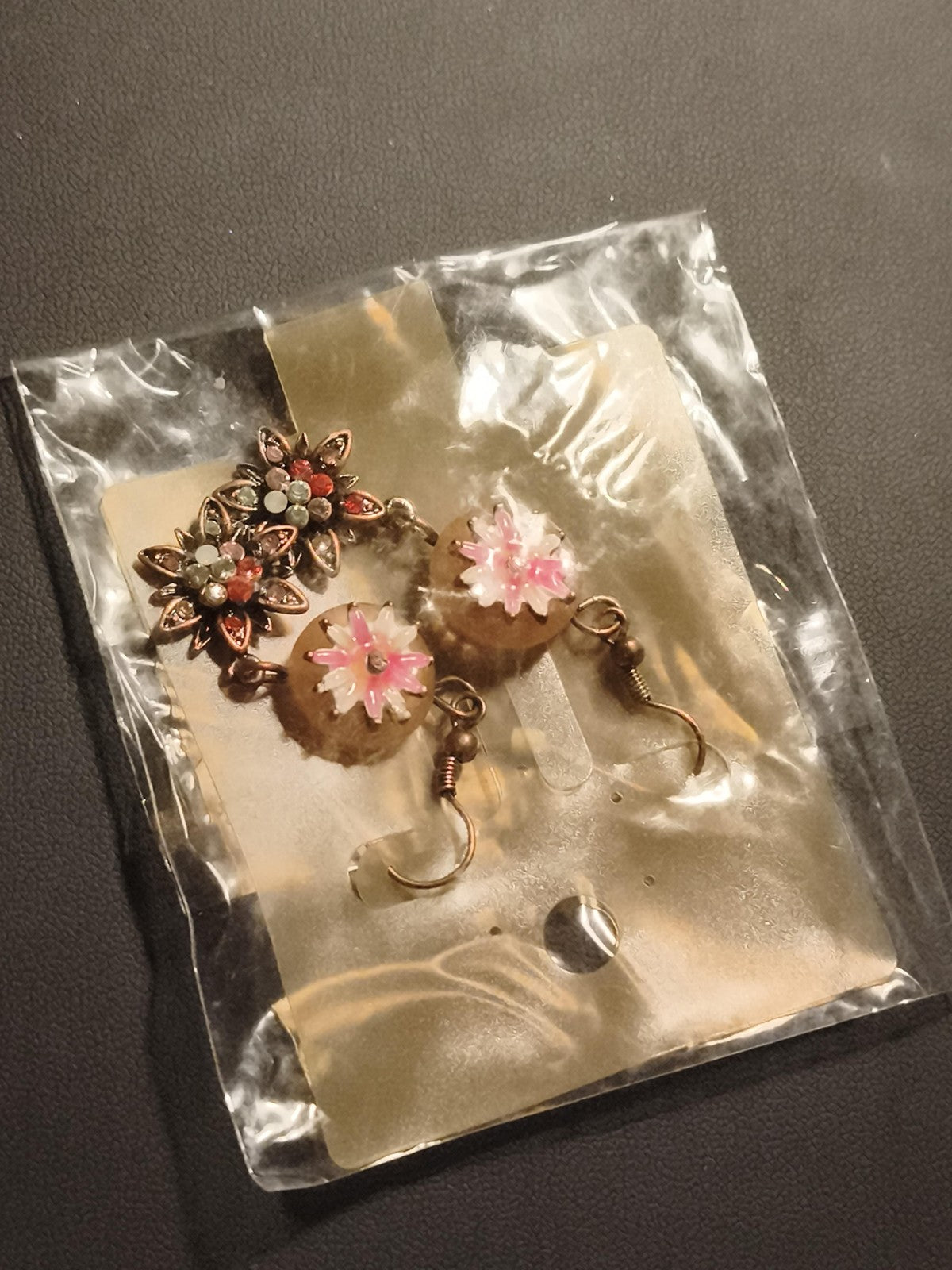 Boucles d’oreilles vintage fleurs pendantes, finition bronze, deadstock ancien