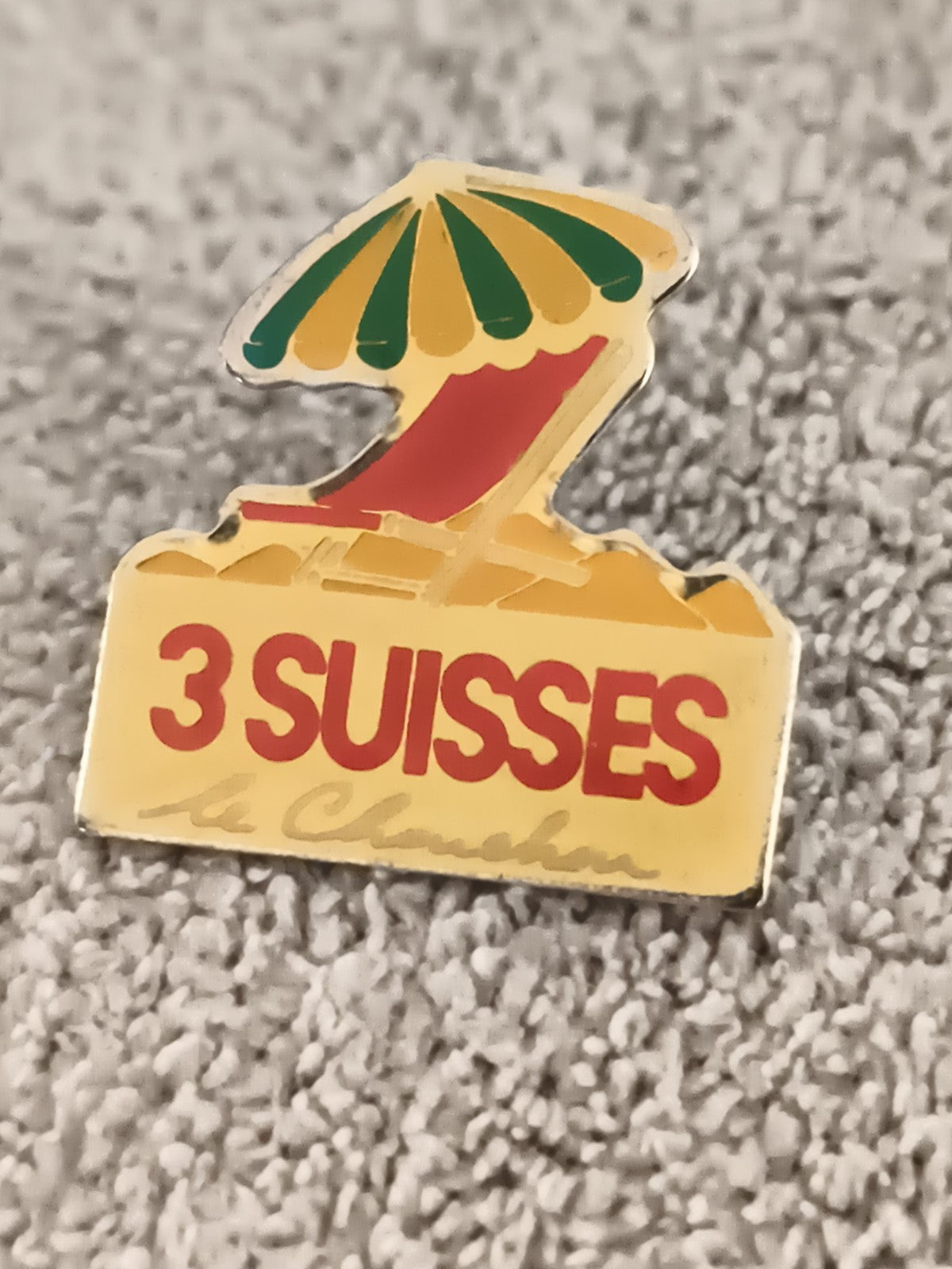 Pin's vintage 3 SUISSES transat parasol, badge publicitaire années 90 (Ref 7)