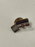 Pin's rétro ancien Arnould Club badge collection vintage objet publicitaire rare