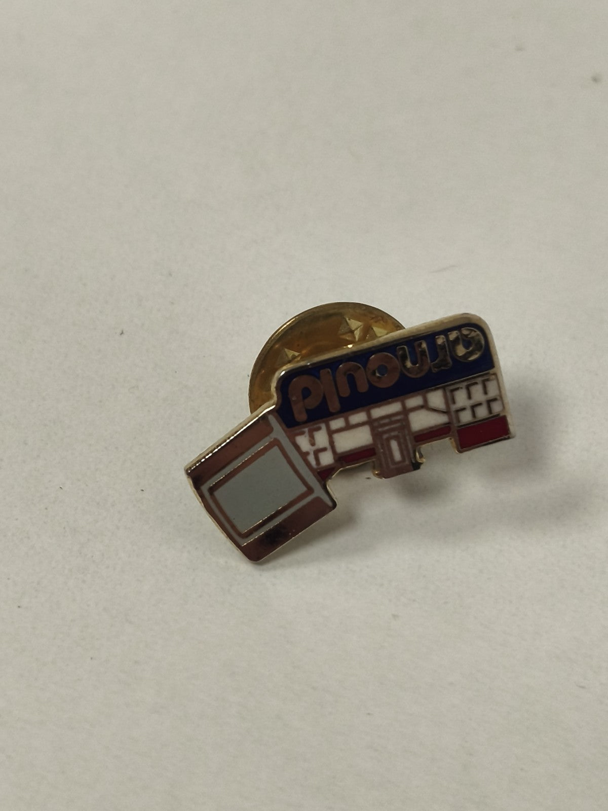 Pin's rétro ancien Arnould Club badge collection vintage objet publicitaire rare