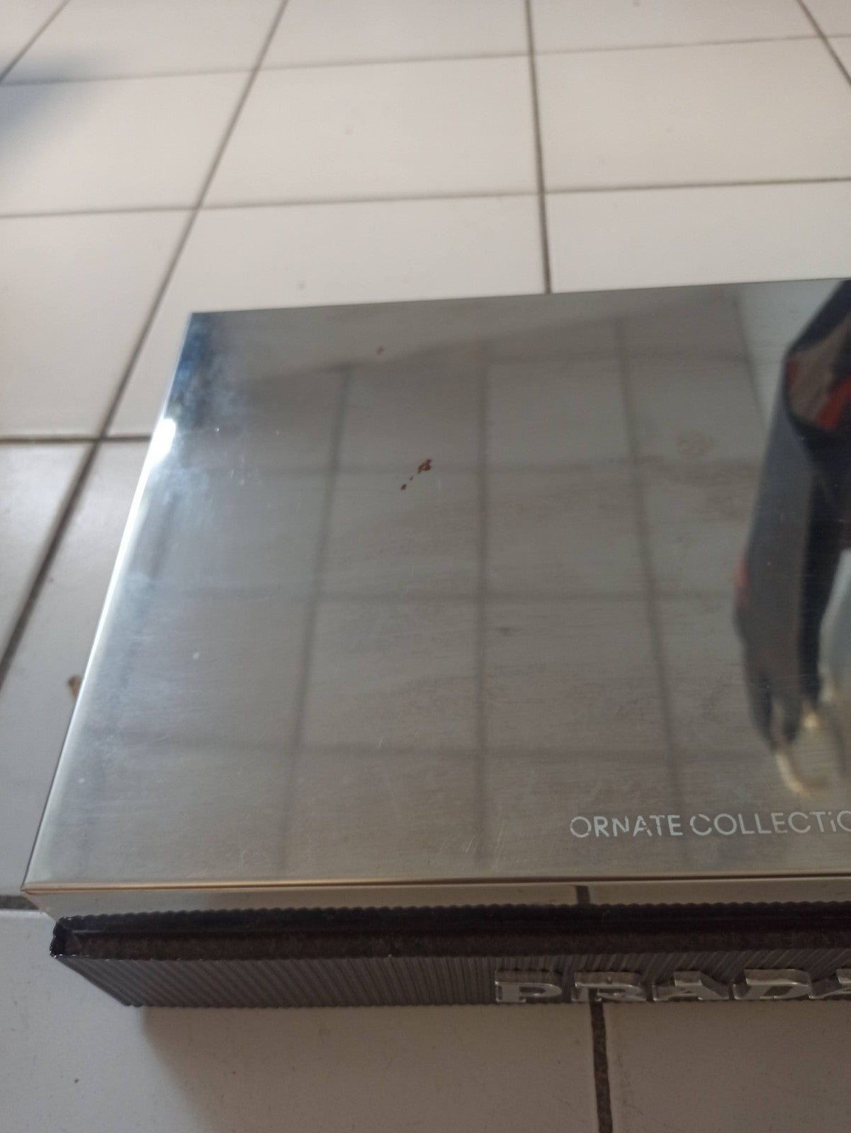 Présentoir ancien Prada vintage rare, objet de collection rétro marque luxe déco