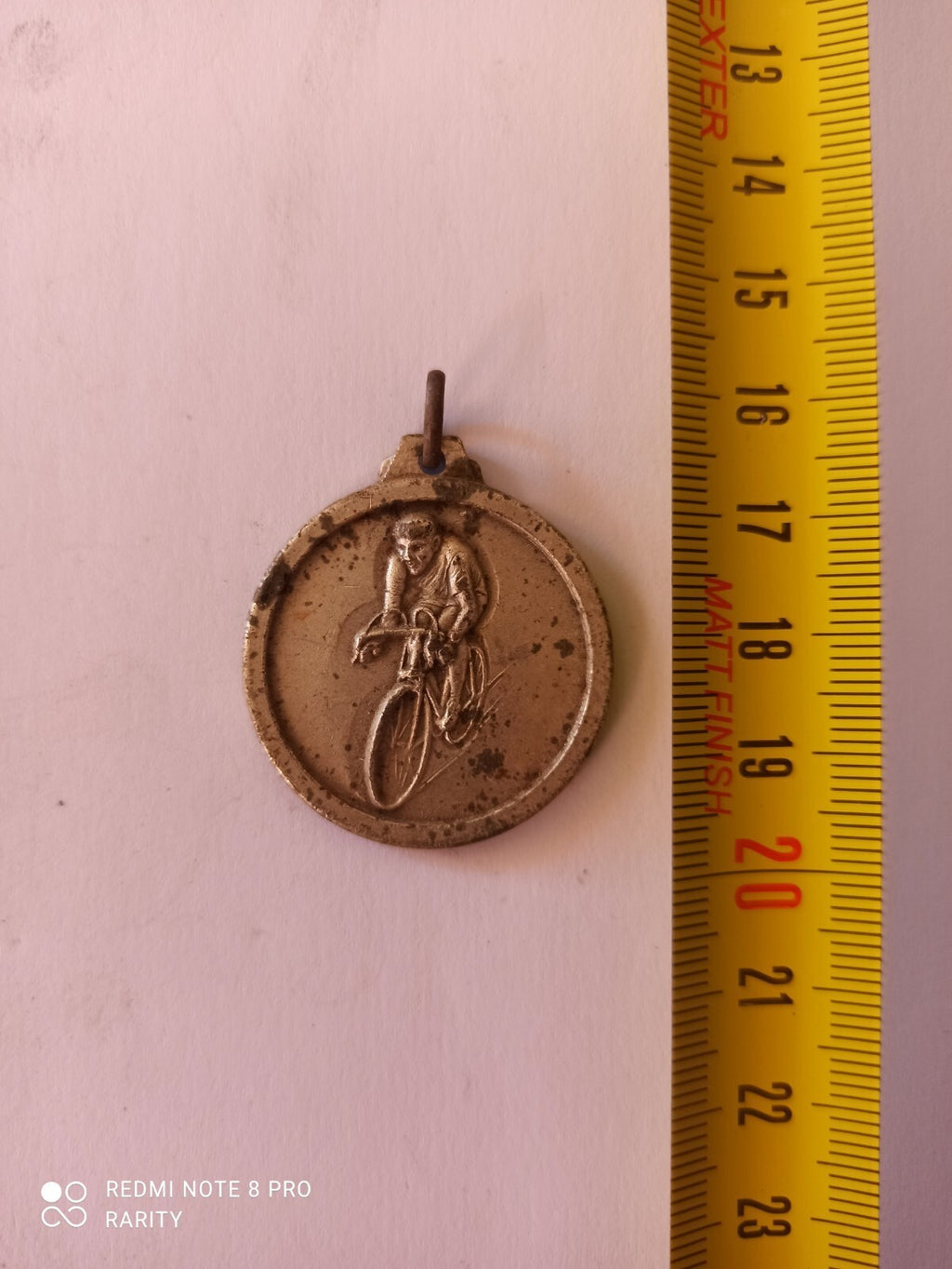 Médaille cyclisme ancienne – Sports 90 ans d’histoire – relief coureur