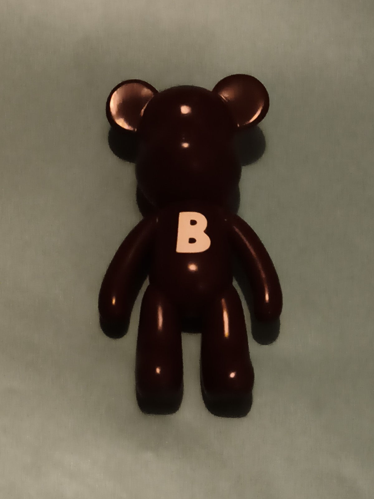Figurine Bearbrick noire lettrage B design moderne jouet déco
