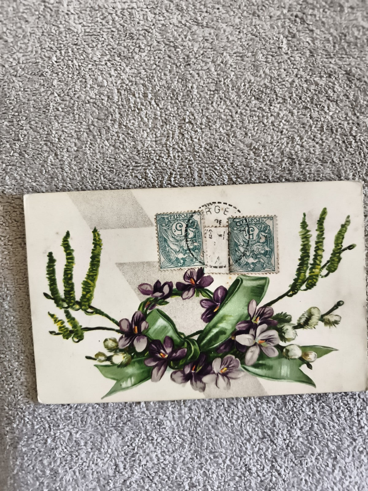 Carte postale illustrée fleurs violettes timbres 5c CPA début XXe