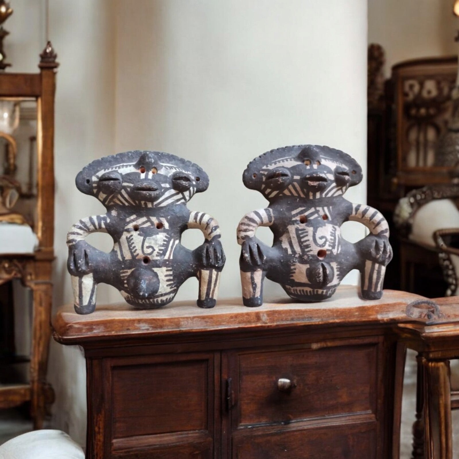 Figurines précolombiennes décor noir et blanc style Amérique du Sud reproduction