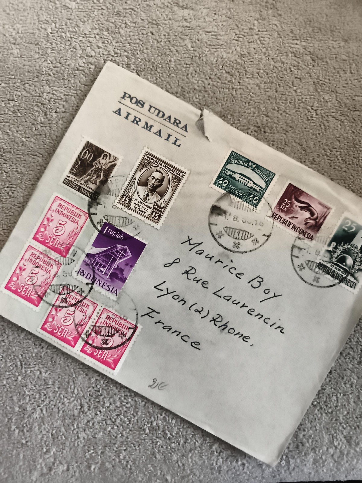 Lettre affranchie Indonésie timbres airmail années 50-60 philatélie