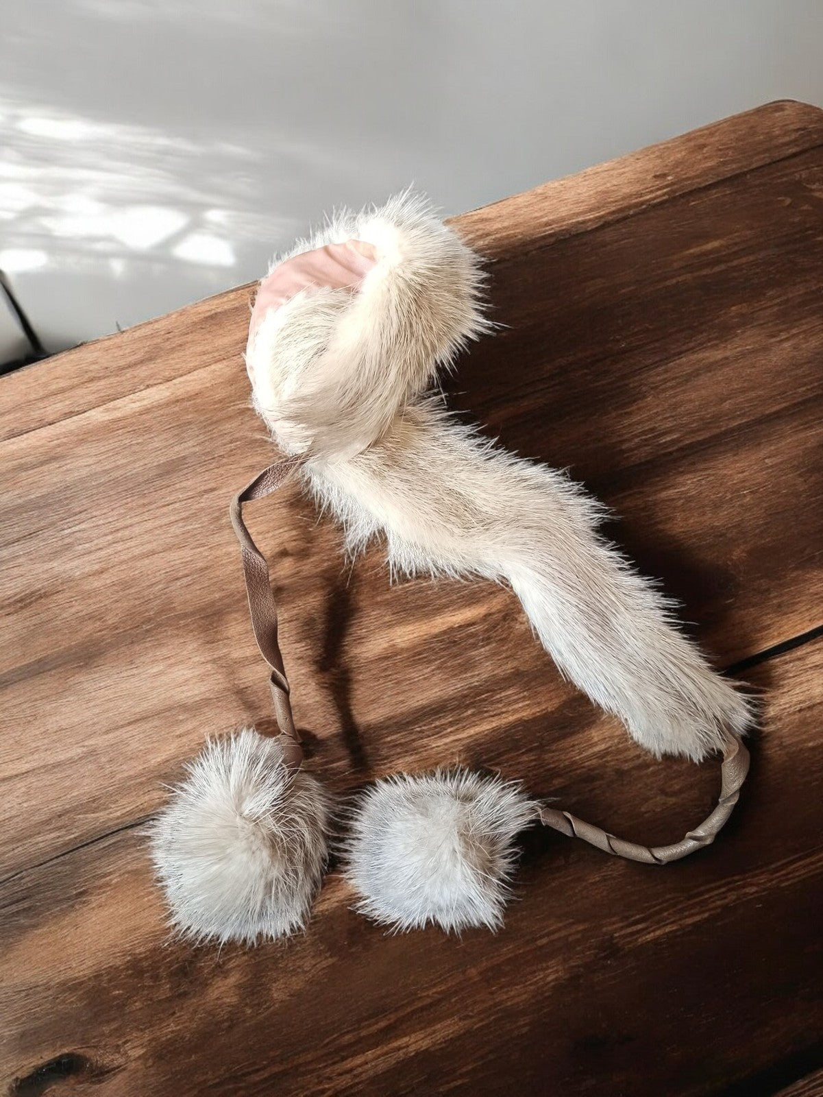 Petite écharpe fourrure vintage, col ancien rétro élégant pompons